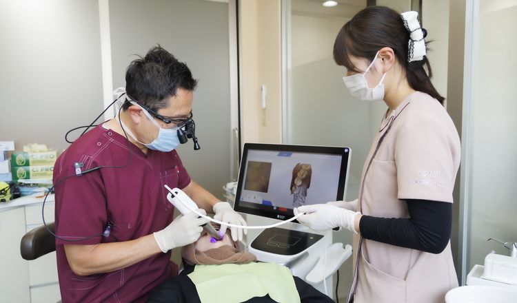 矯正治療中の処置の様子